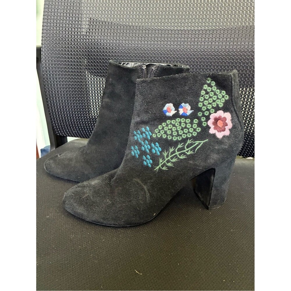Nanette Lepore Beverly Black Suede Embroidered Short Boots Heels Zip Women's 8